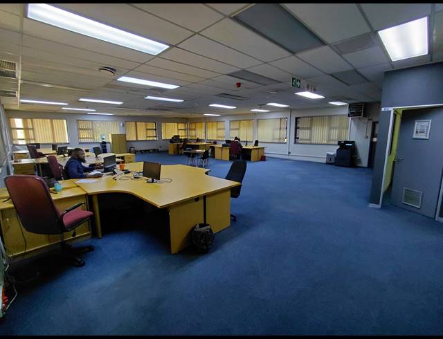 5,136M² OFFICE FOR SALE IN HALFWAY HOUSE